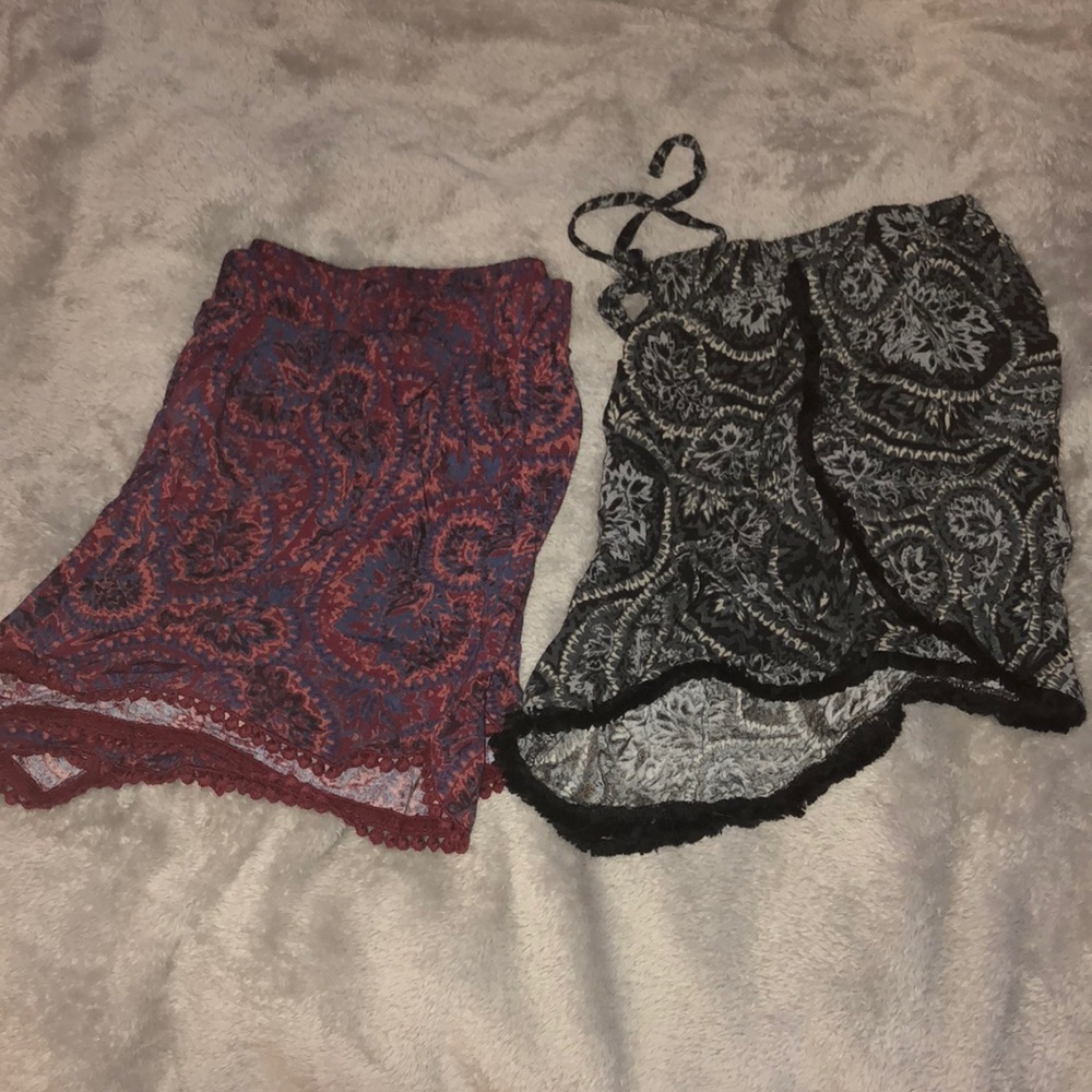 BUNDLE⭐️ 2 Pairs Flowy Patterned Shorts!